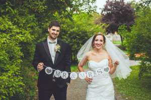 Girlanda a nevěsta s ženichem