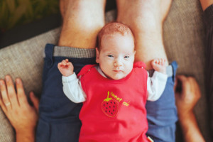Newborn fotka s tatínekm