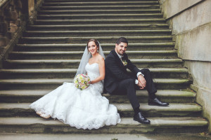 zenich-a-nevesta-sedi-na-schodisti