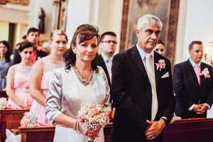 Kamarádi a rodiče u obřadu