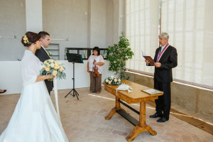 Pan oddávající a snoubenci