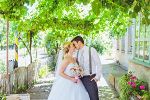 Svatební fotografie na nádraží v Mutěnicích